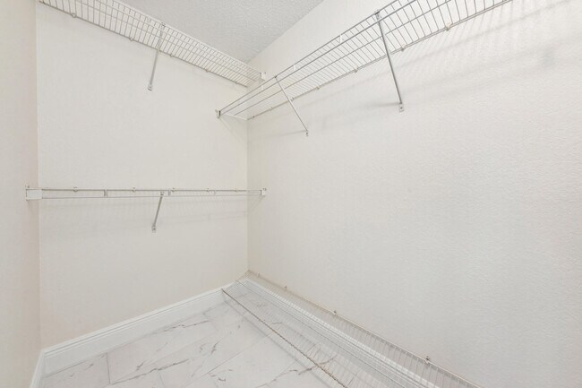 Building Photo - 3021 Alcazar Pl
