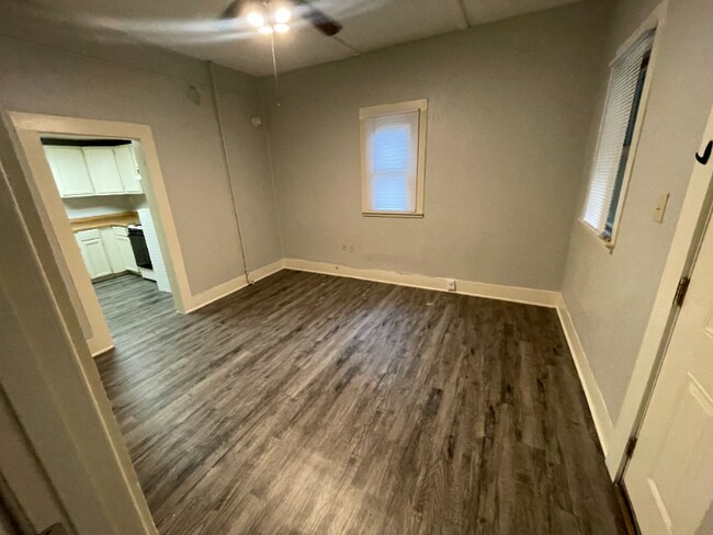 Building Photo - 326 N Volutsia