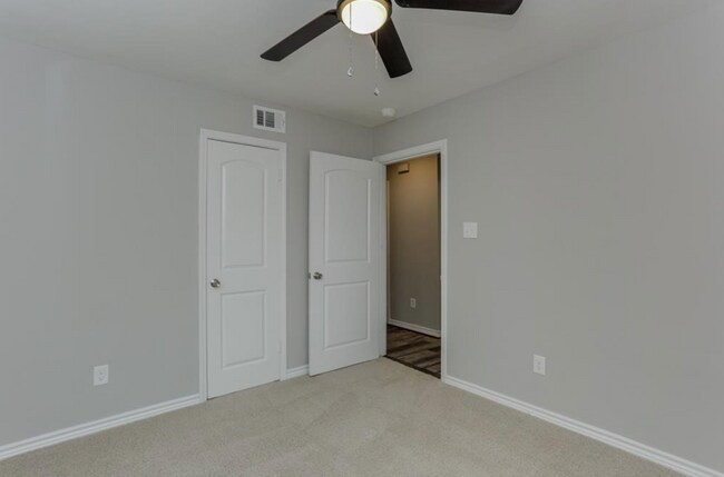 Building Photo - 5635 Belarbor St