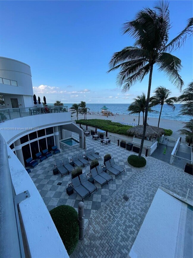 Building Photo - 17375 Collins Ave