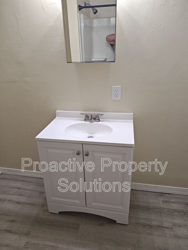 Building Photo - 850-850 Capouse Ave