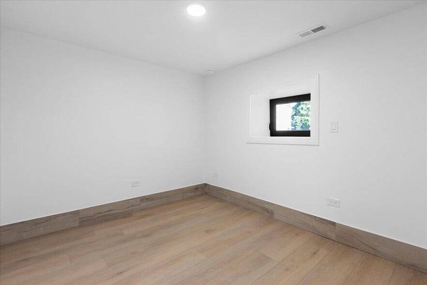 Building Photo - 1929 N Drake Ave