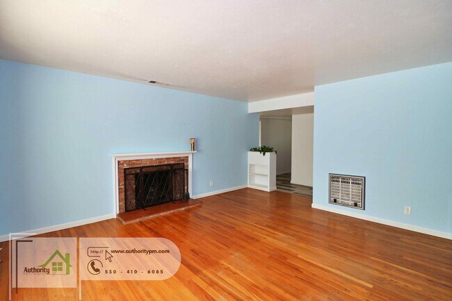 Building Photo - 2202 Canal Dr