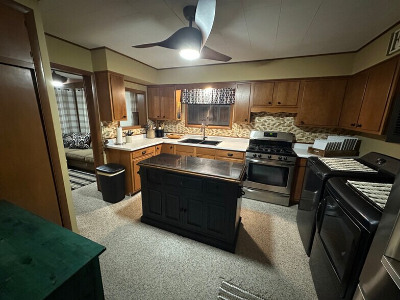 Building Photo - 105 S Park Ave