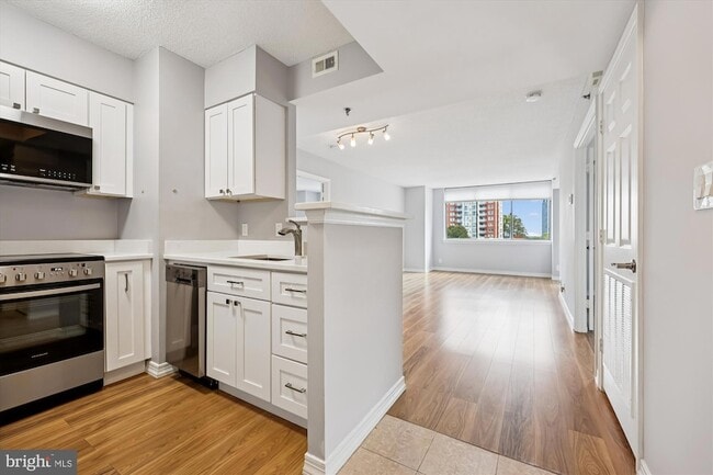 Building Photo - 5809 Nicholson Ln