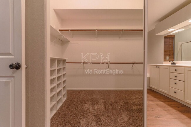 Building Photo - 2326 Carriage Dr