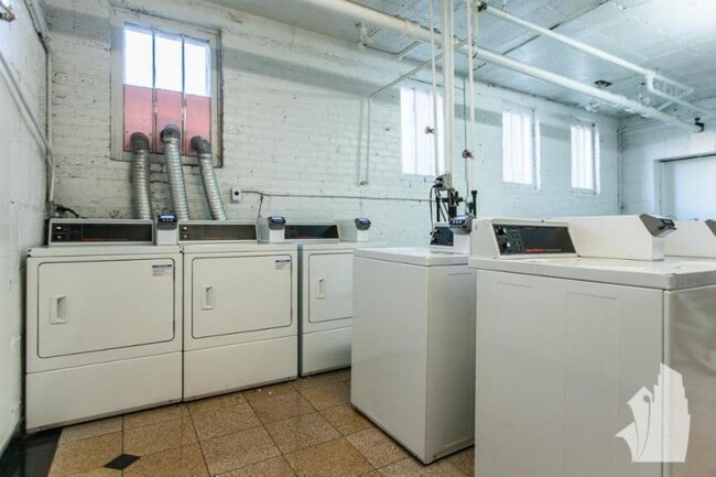 Building Photo - 1 bedroom in Chicago IL 60613