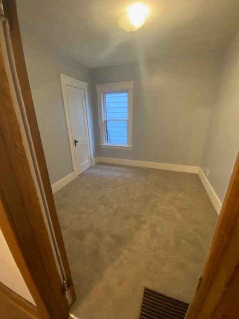 Building Photo - 1320 W 7th St