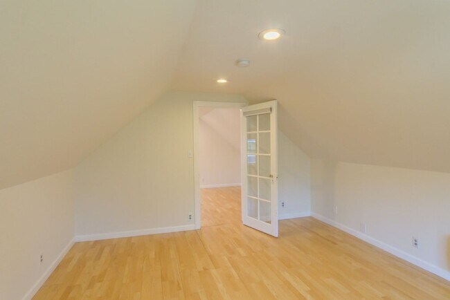Building Photo - 3Bd/1.5Ba Seattle House