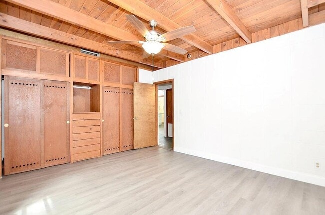 Building Photo - 505 Coconut Ave E