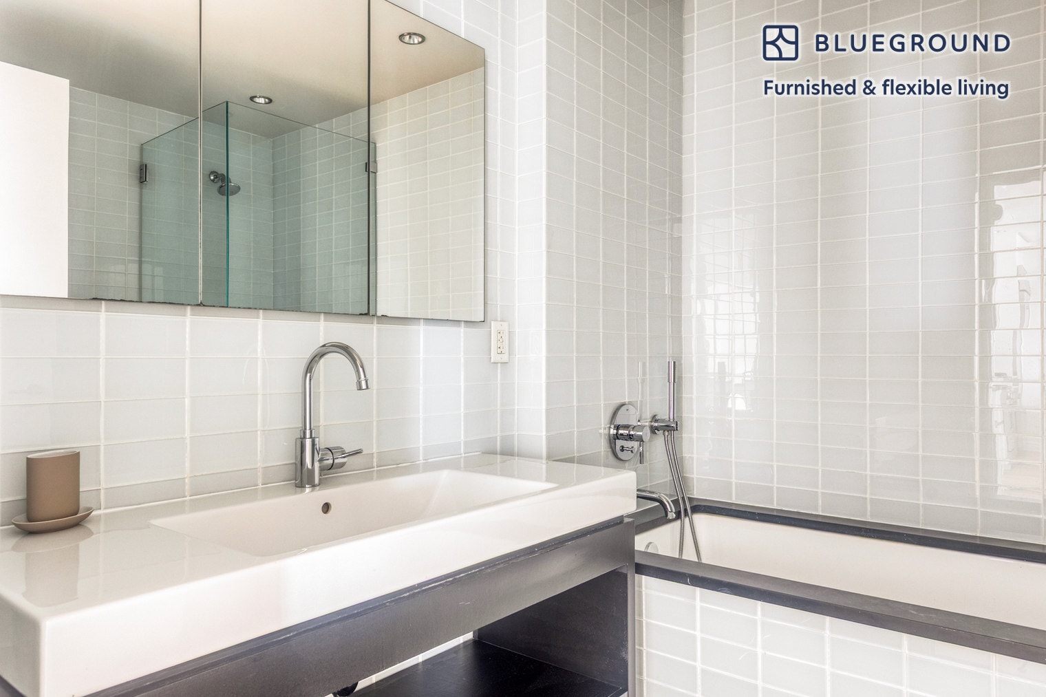 Building Photo - 550 W 54th St