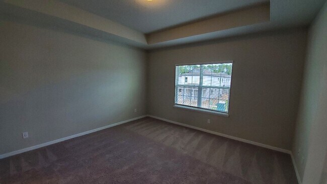 Building Photo - Lovely 4 bedroom townhome in Venetian Bay