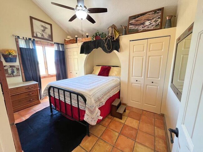 Building Photo - Horsemans Property