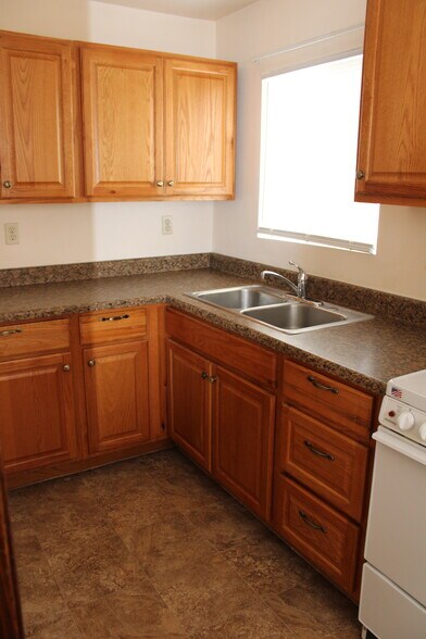 Building Photo - 412 Yakima St