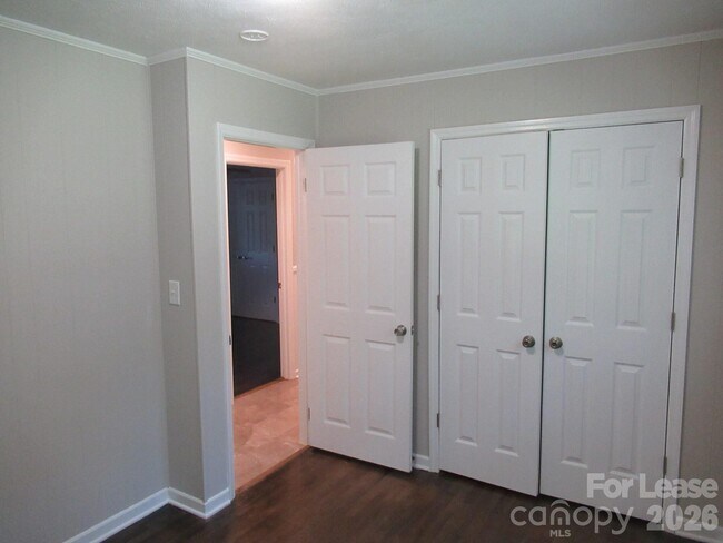Building Photo - 208 Crescent Ct