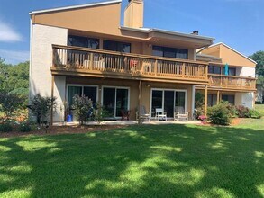 Building Photo - 1051 S Highland St