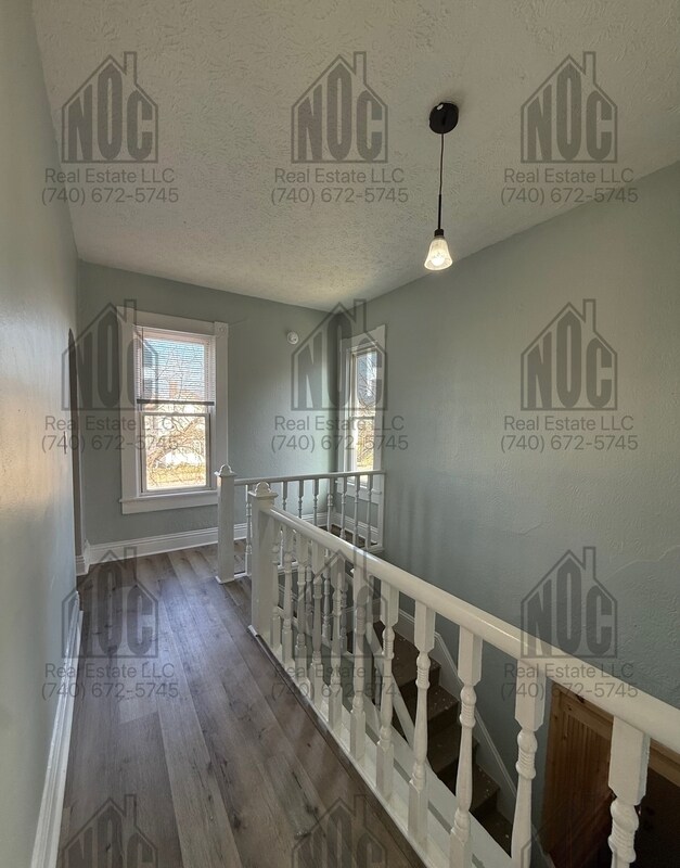 Building Photo - 726 E Main St