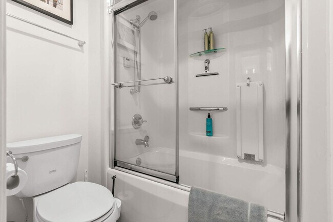 Building Photo - 36 Weeden St