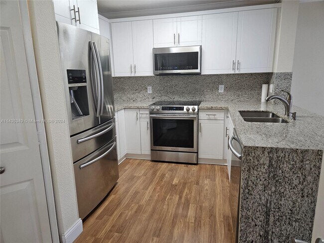 Building Photo - 12611 SW 54th Ct