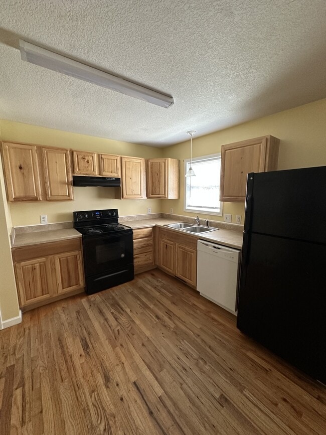 Building Photo - 8 Townview Dr