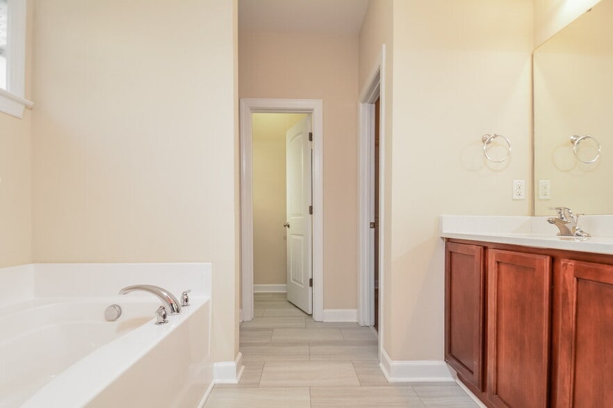 Building Photo - 805 New Charleston Dr