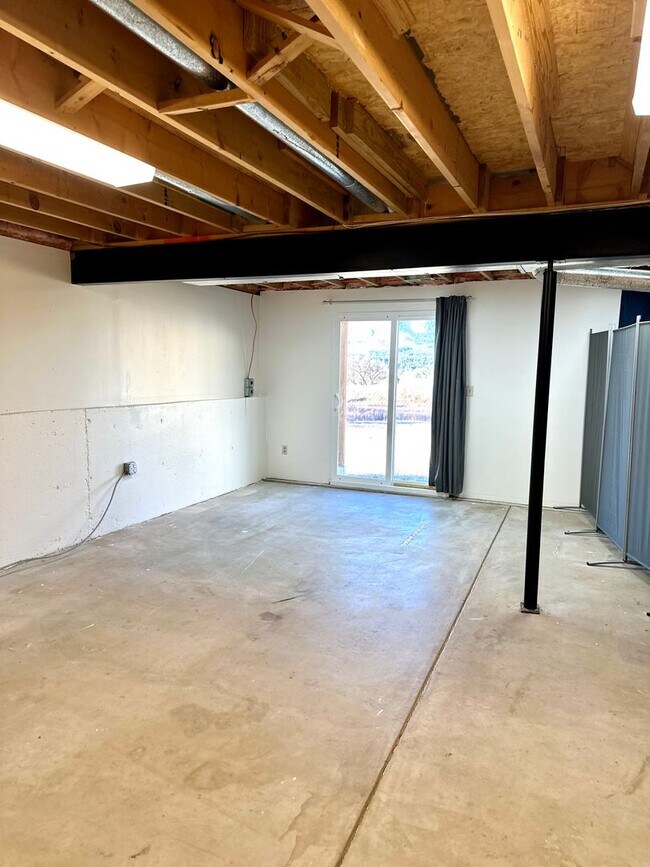 Building Photo - Newly Renovated Home 3 Bed 1 1/2 Bath 1-Car Garage on Century Place!