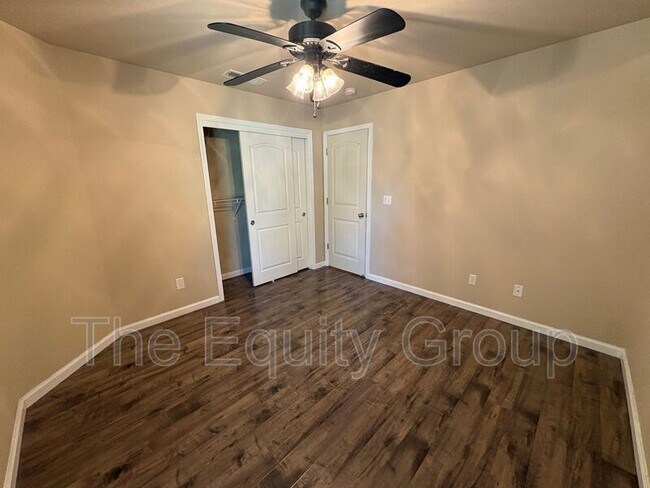 Building Photo - 3316 W Wren Ave