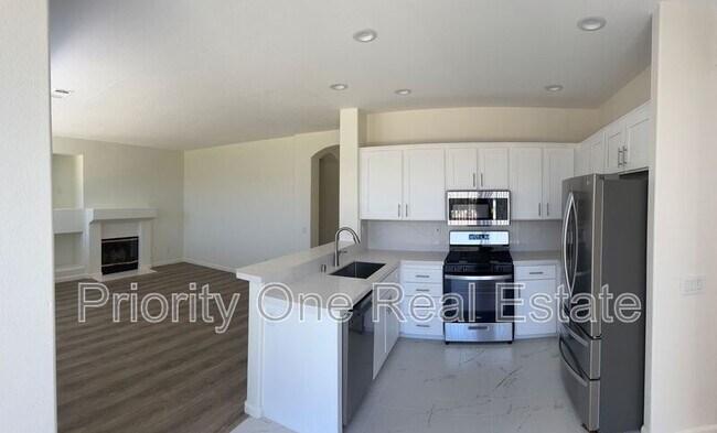 Building Photo - 560 Calle Capistrano