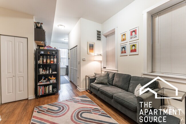 Building Photo - 2146 W Chicago Ave