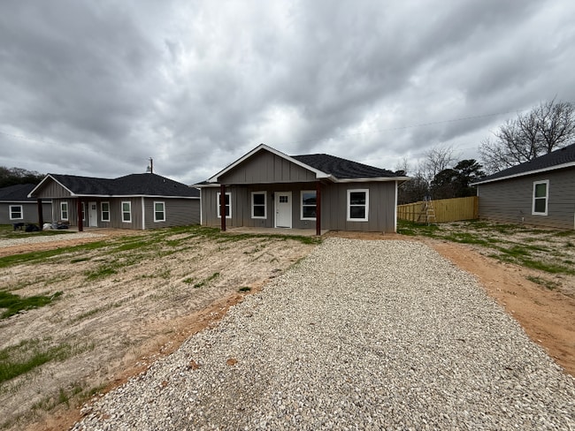 Building Photo - 408 S Gibson St