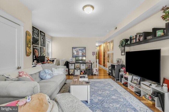 Building Photo - 6168 Ridge Ave
