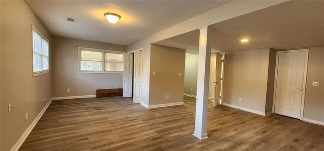 Building Photo - 401 Barbashela Dr