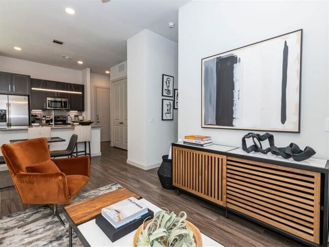 Building Photo - Magnolia on the Green