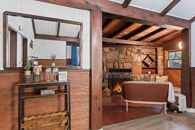 Building Photo - 407 S Dart Canyon Rd