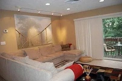 Building Photo - 330 Sunderland Rd