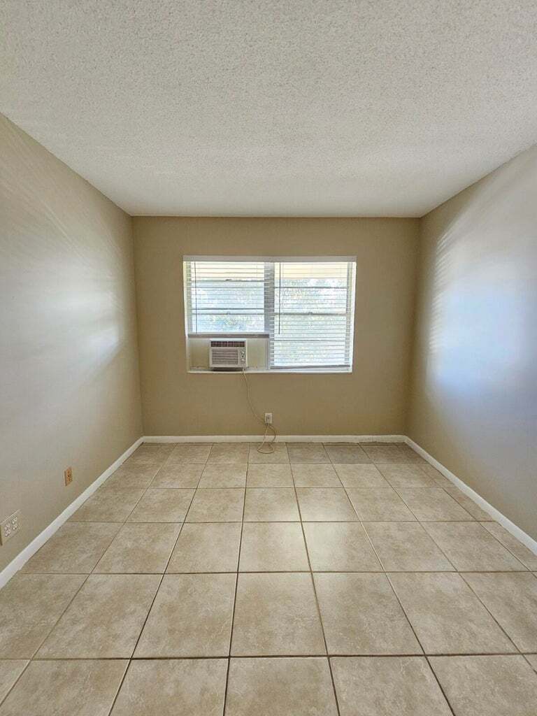 Building Photo - 114 Norwich E