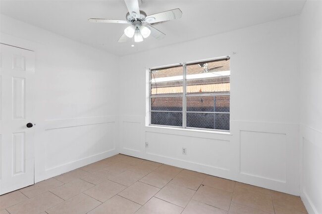 Building Photo - 1212 W Snyder St