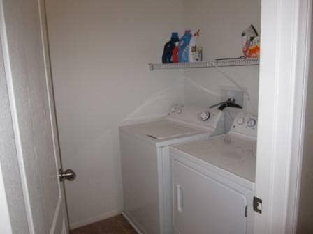 Building Photo - 10415 Lilac Square Ave