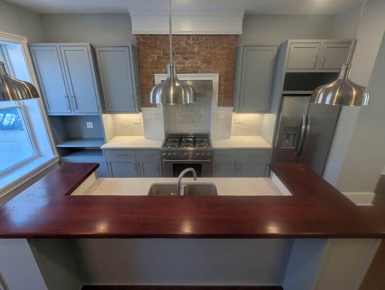 Kitchen (36" Thermador 6 burner gas stove) - 35 Clinton Ave