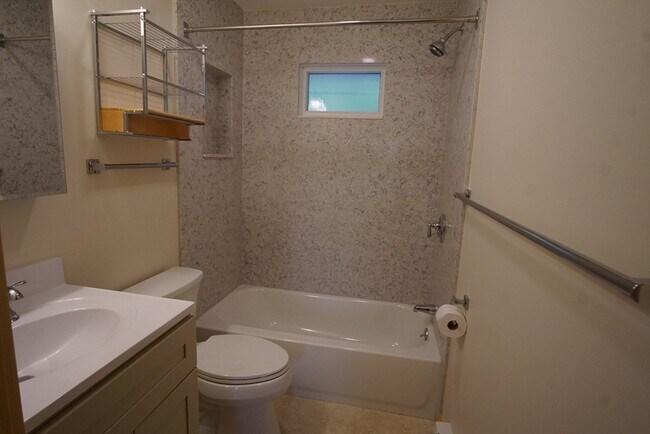 Building Photo - 49 Conant Rd