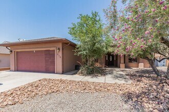 Building Photo - Spacious 4 Bedroom 2 Bath Home near Golf C...
