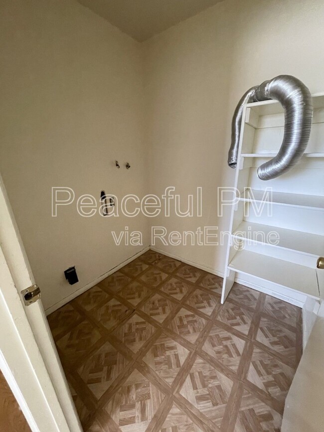 Building Photo - 4693 S Arlington Park Dr