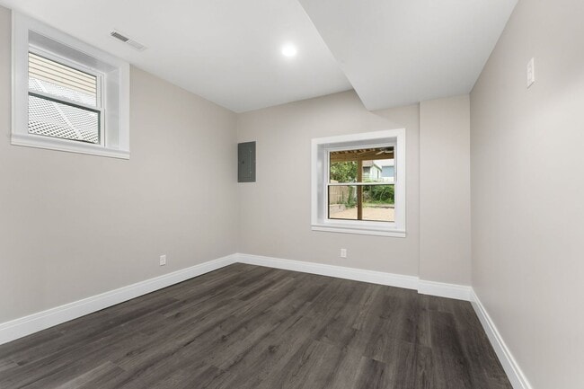 Building Photo - 3 Bedroom 2 Bath Beach House