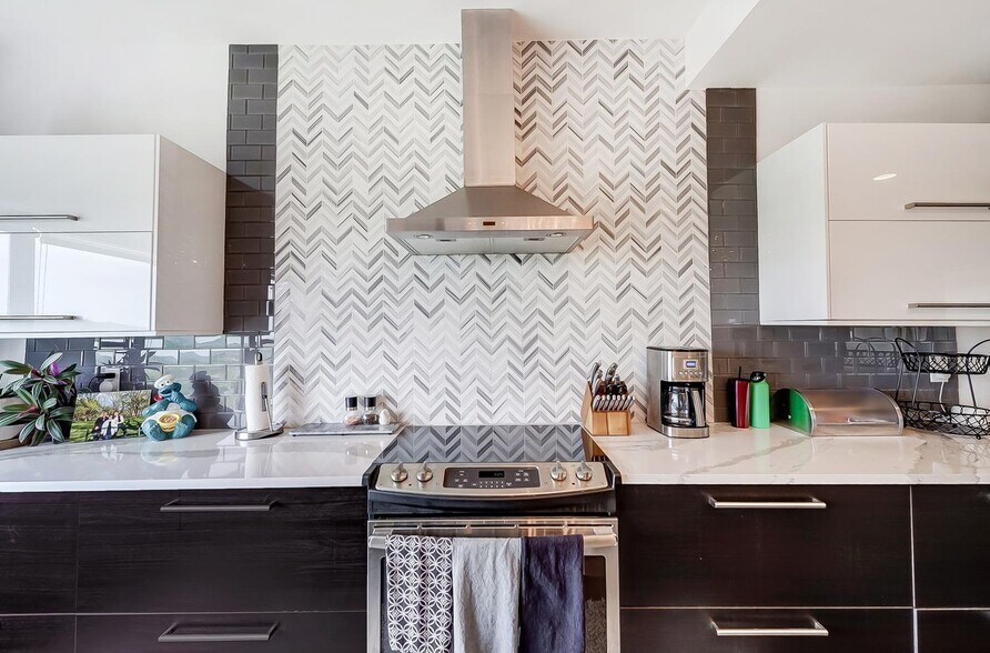 Kitchen - 1005 Hill St