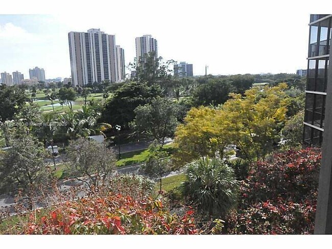 Building Photo - 3301 N Country Club Dr