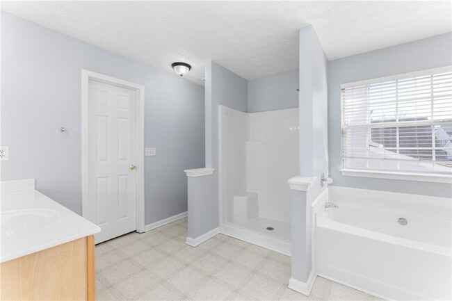 Building Photo - 400 Spring Head Dr SE