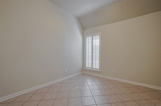 Building Photo - 8814 Fairbloom Ln