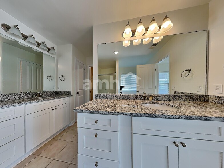 Building Photo - 105 Summer Hill Ct