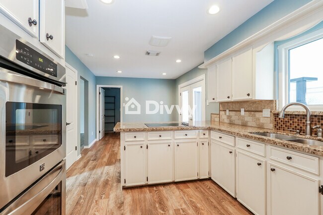 Building Photo - 8927 Pine Shores Dr, Humble, TX 77346