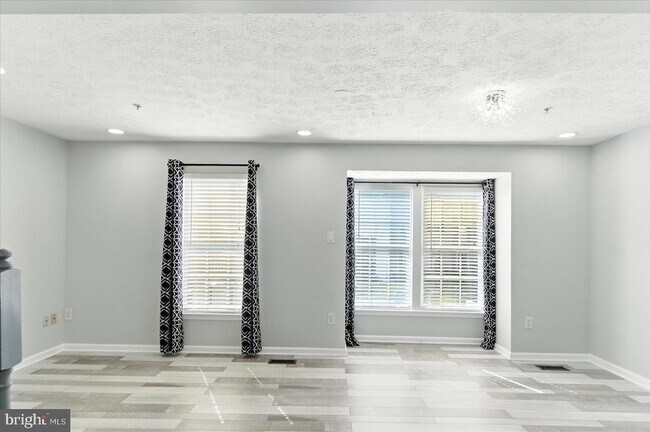 Building Photo - 1065 Jeanett Way
